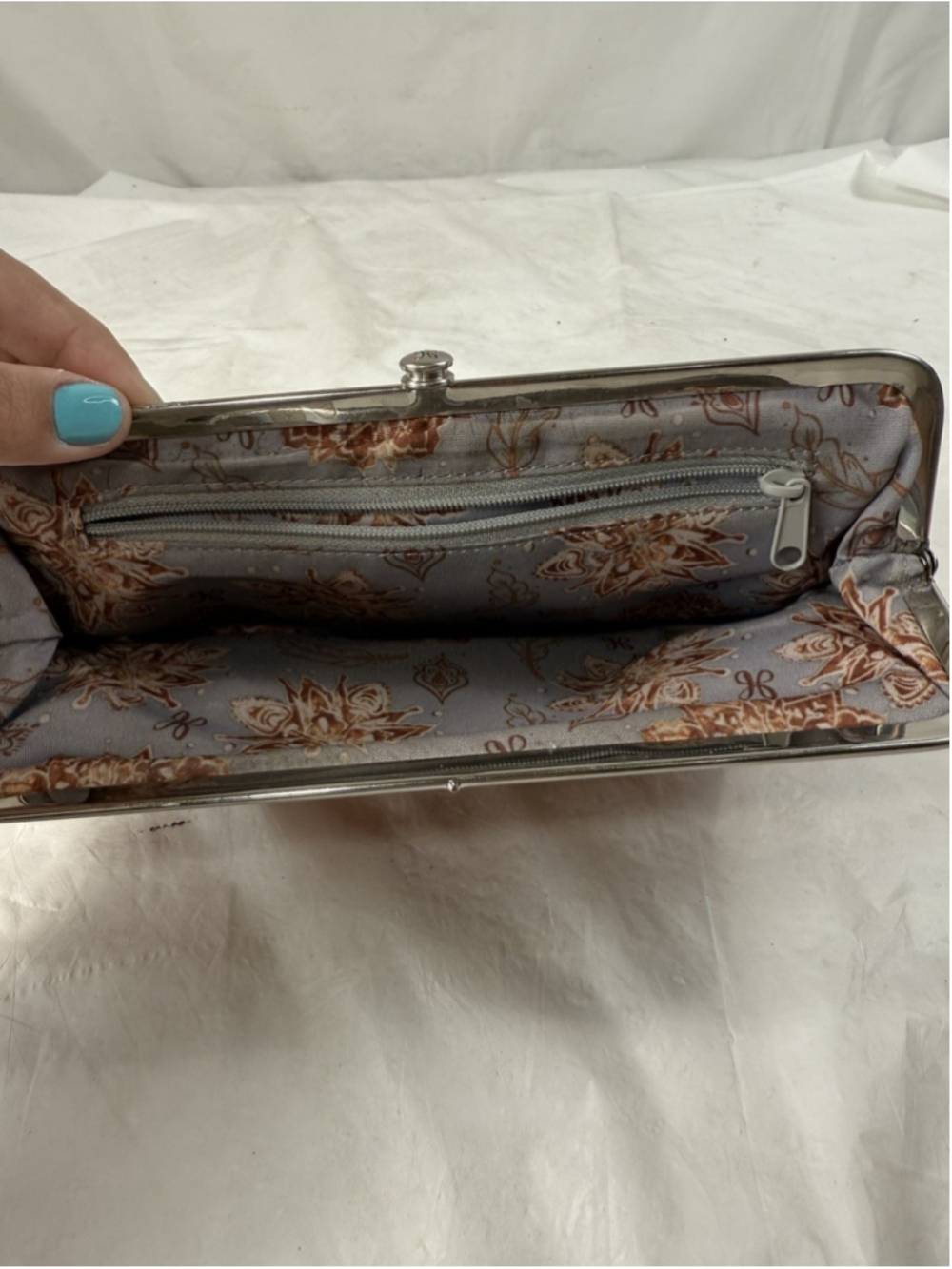 HOBO The Original Lauren Orange Clutch Wallet - Picture 5 of 15